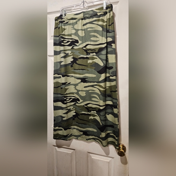 SHEIN MAXI SKIRT - Picture 2 of 2